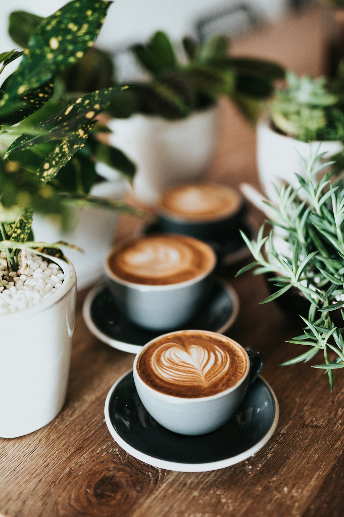 Artikel: Herbruikbare koffiebeker onderweg: welk materiaal past bij jou?